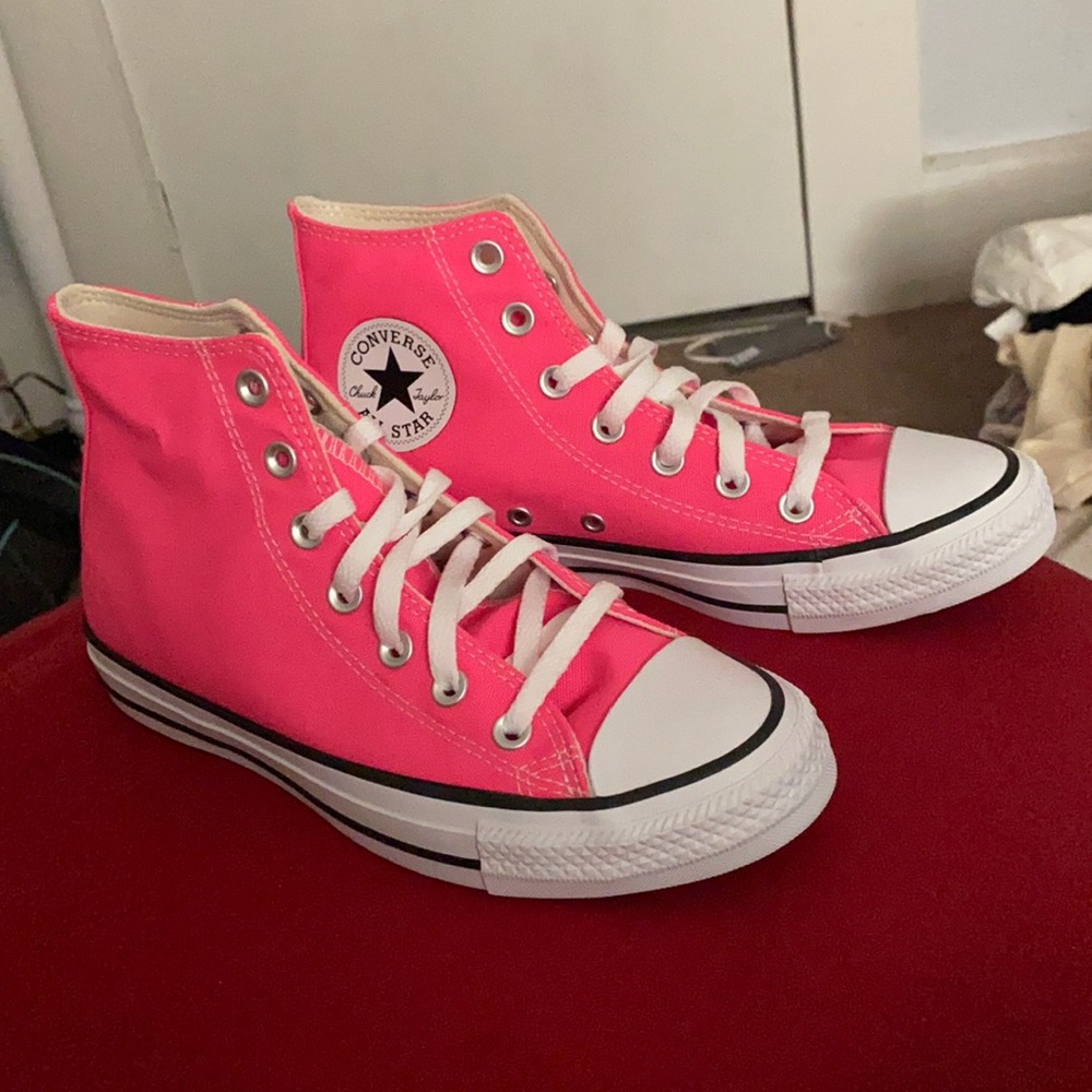 Hot pink converse size 7 women’s- 5- men’s